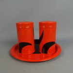 Aarikka Tuliainen maustepurkit ja alunen oranssi.