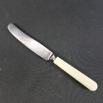 Hackman Sorsakoski Veitsi bakeliittivarsi.