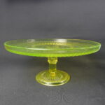 Riihimäen lasi Barokki jalallinen tarjoiluvati keltainen.