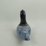 Nuutajärven lasi Mustakurkku-uikku taidelasilintu.