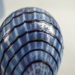 Nuutajärven lasi Mustakurkku-uikku taidelasilintu.