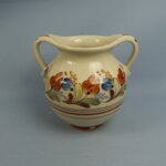 Arabia ARA korvallinen ruukku käsinmaalattu -30/40-luku.