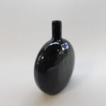 Nuutaärven lasi Mansikkapaikka taidelasipullo musta.