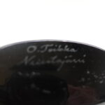 Nuutaärven lasi Mansikkapaikka taidelasipullo musta.