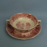 Arabia Maisema liemikulho lautasella punainen.