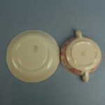 Arabia Maisema liemikulho lautasella punainen.