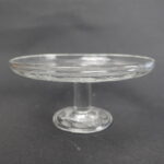 Nuutajärven lasi Rosita jalallinen tarjoilulautanen.