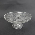 Nuutajärven lasi Rosita jalallinen tarjoilulautanen.