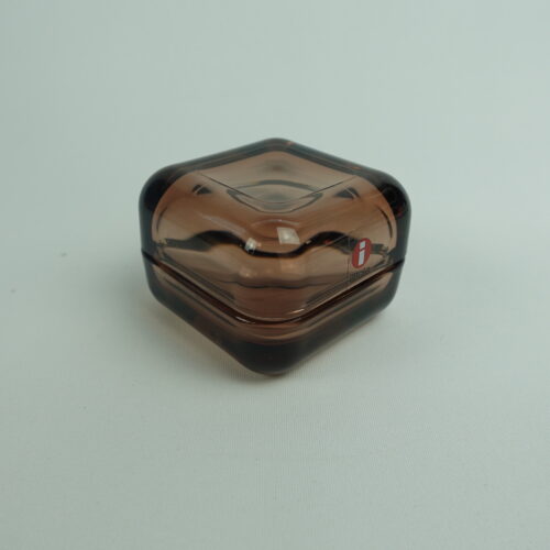 Iittala Vitriini rasia 60x60 mm purppura.