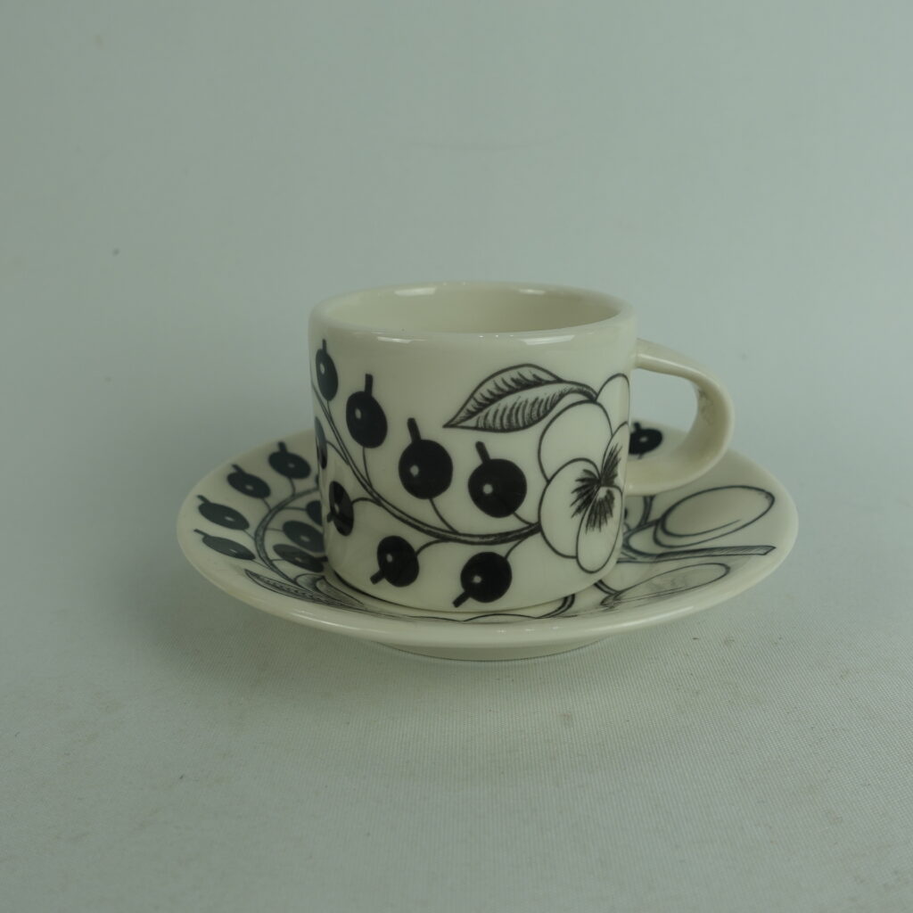 Arabia Paratiisi Espresso Cup 0.07 l black - Wanhat Kupit