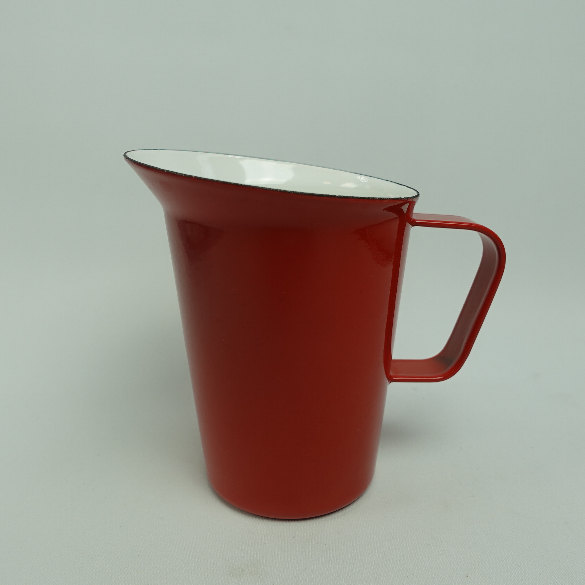 Finel Enamel Measuring Pitcher 0.5 l red